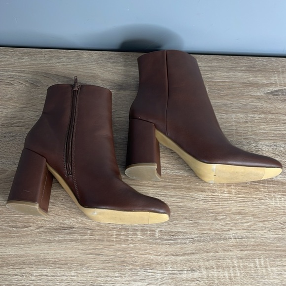 Madden Girl Steve Madden While Elegant Brown Ankle Boots - Picture 7 of 12